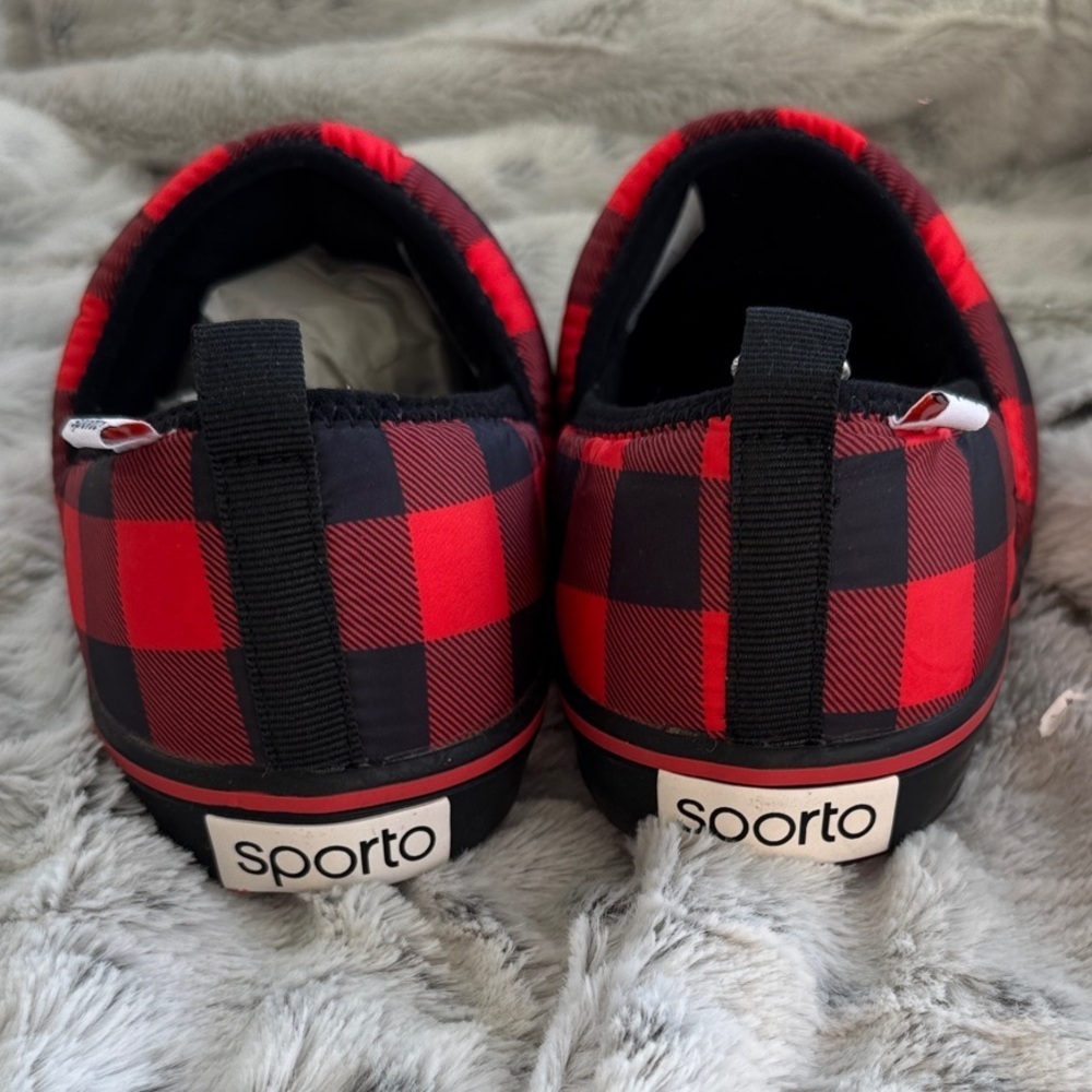 Sporto Red and Black Plaid Puffer Shoe slippers size 7 wide NWT - Picture 3 of 7